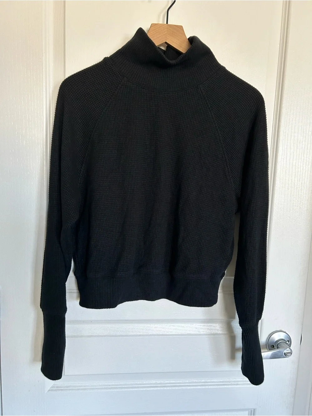 ALO Yoga Black Waffle Knit Set Joggers and sweater